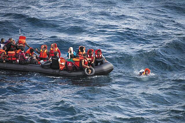268 Migrants Rescued South of Crete in 24 Hours