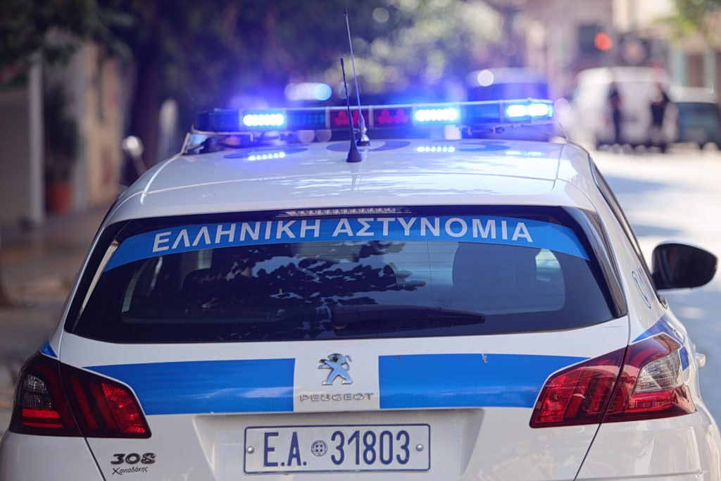 Armed Robbery in Athens Suburb Targets Elderly Man