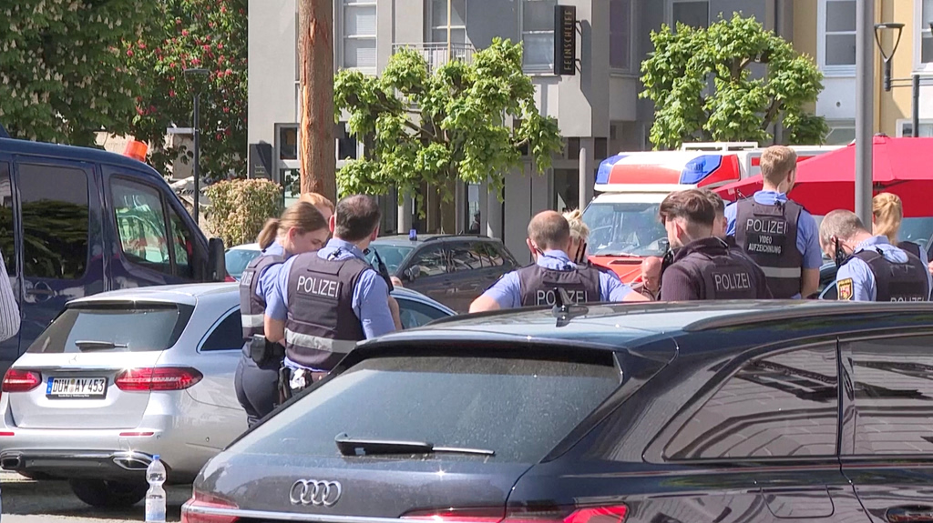 Hostages Taken at German Bank After Car Robbery Attempt