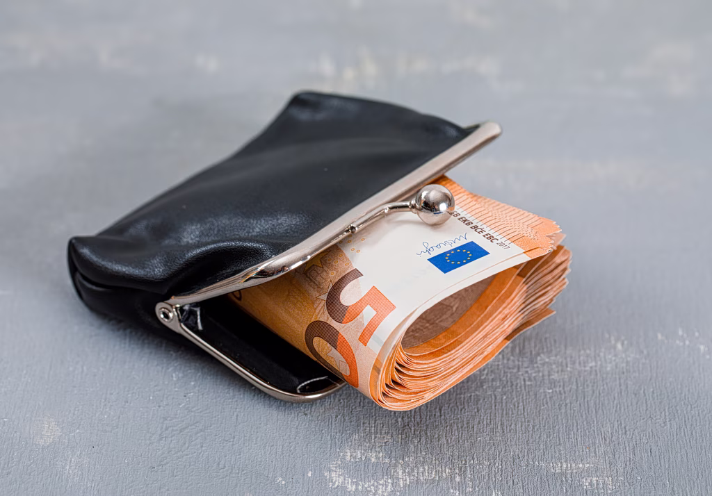 June Pension Payments: Full Schedule by Fund in Greece