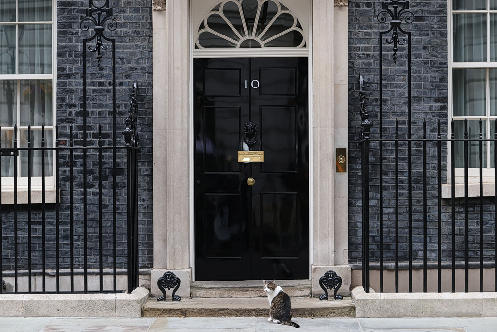 U.K.’s Starmer in Peril as Labour Lawmakers Revolt