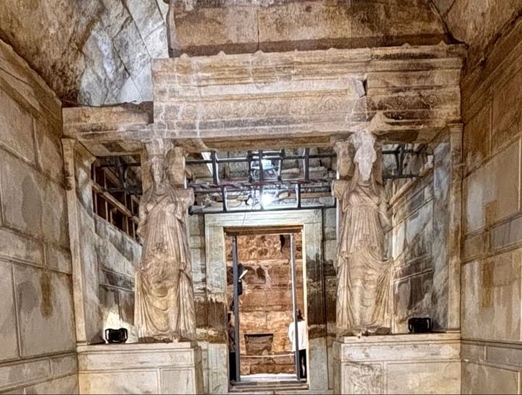 Amphipolis Unveils the Full Grandeur of the Kasta Tomb