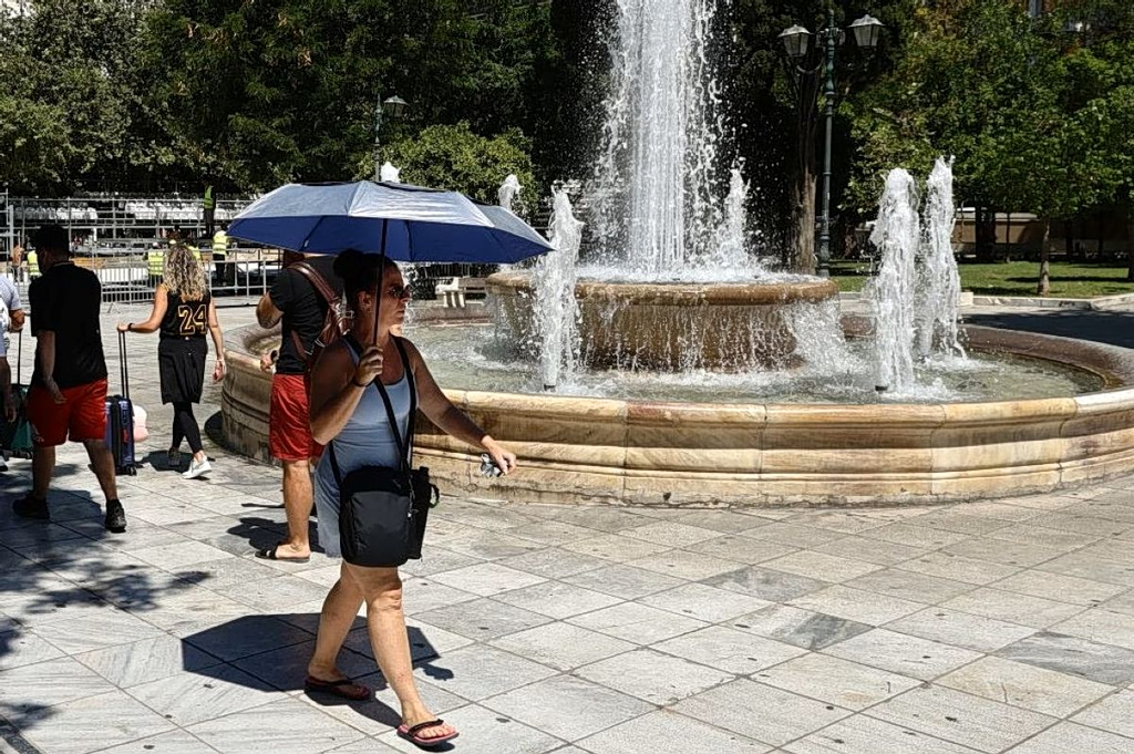 From Snowfall to Sunbathing: Greece’s Wild Weather Whiplash