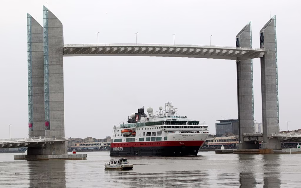 Cruise Ship in Bordeaux: 1,700 Quarantined & One Dead