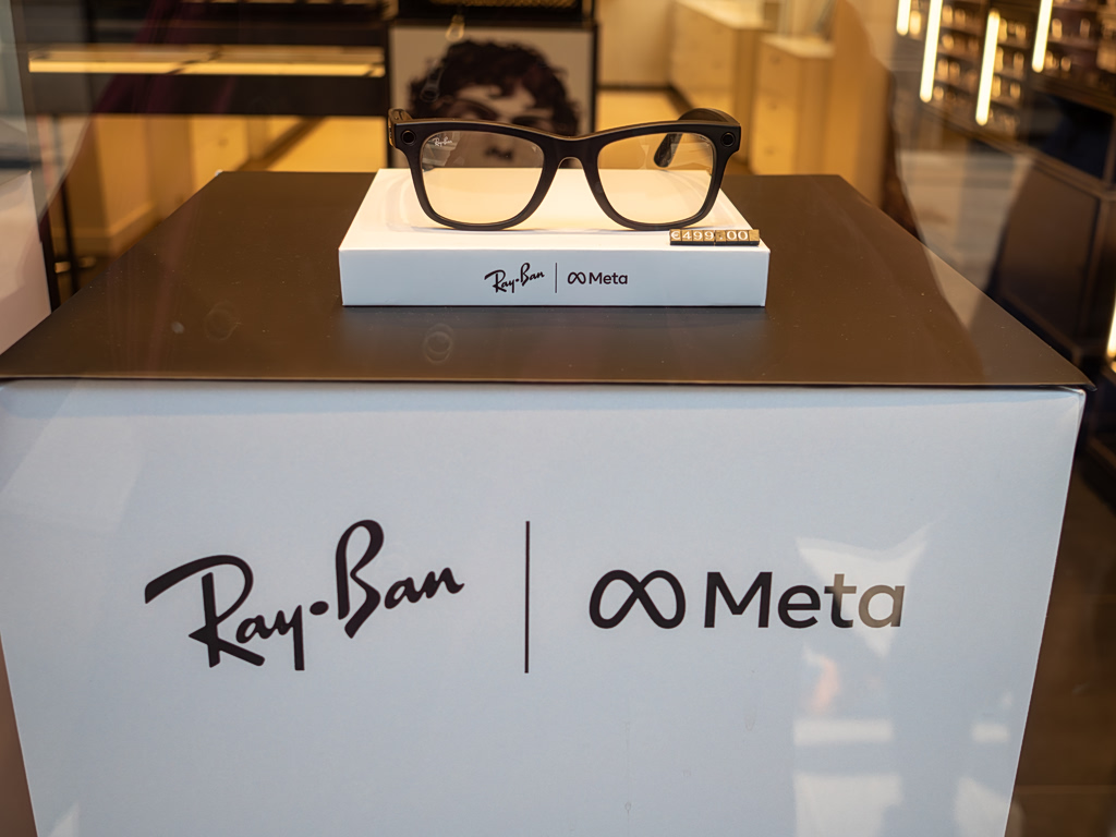 Meta Smart Glasses: Selling Rapidly, but Also Enabling Abuse