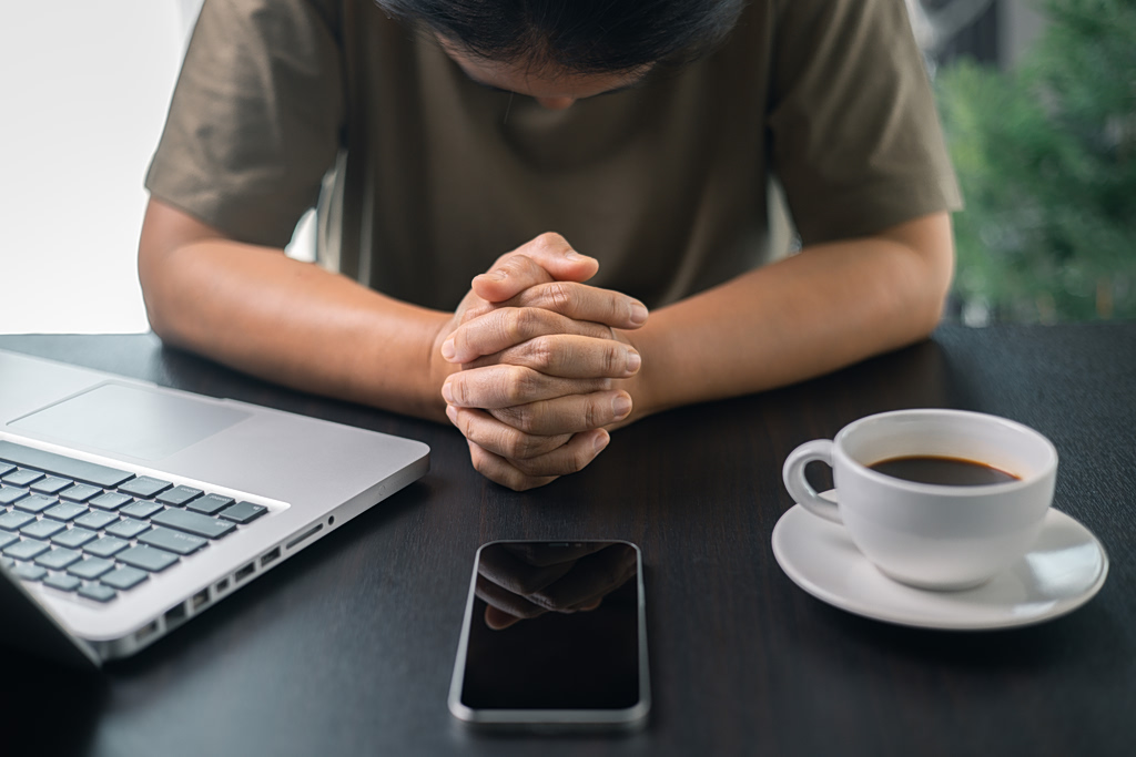 Thinking machines and praying humans