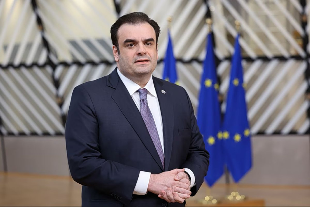 Pierrakakis to Join G7 Finance Summit in Paris Amid Global Economic Concerns