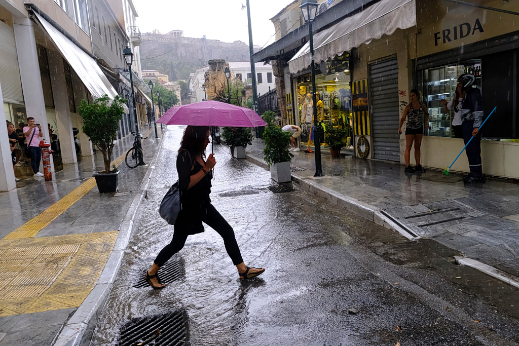 Greece Braces for Dust Storms and Weekend Thunderstorms