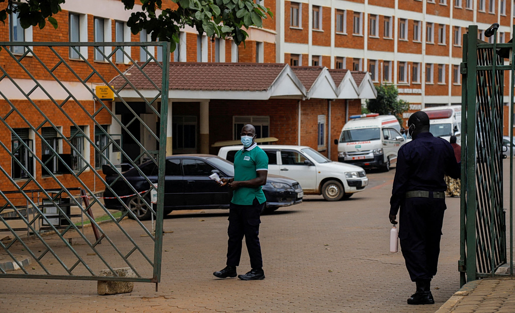 How Faulty Tests and Funeral Rites Let Ebola Go Unnoticed