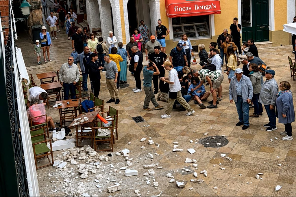 Three Tourists Injured in Menorca, Including Two Greek Women