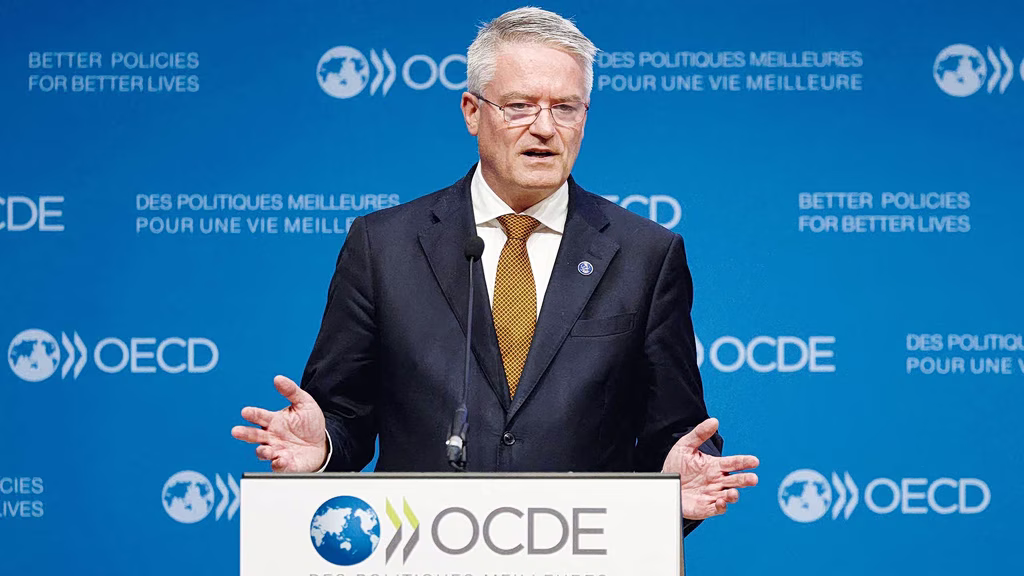 OECD Warns Global Economy Faces Renewed Downside Risks