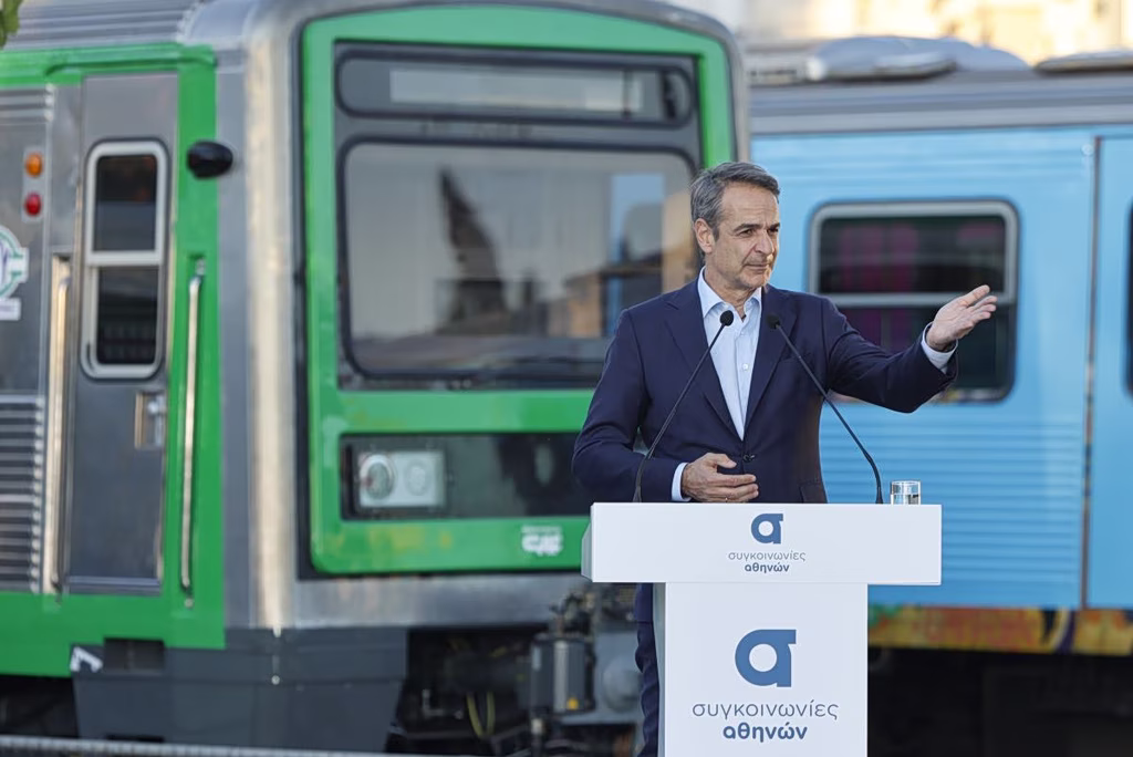Greek PM Pledges 1,700 New Buses on Athens’ Roads