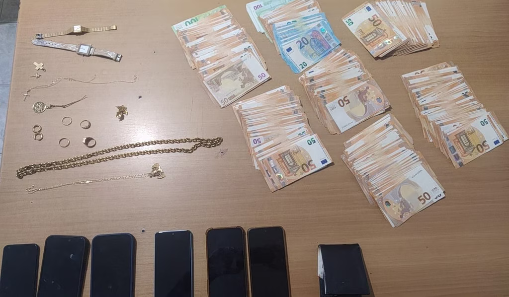 Fake Tax Official Scam Solved, Four Arrested in Greece