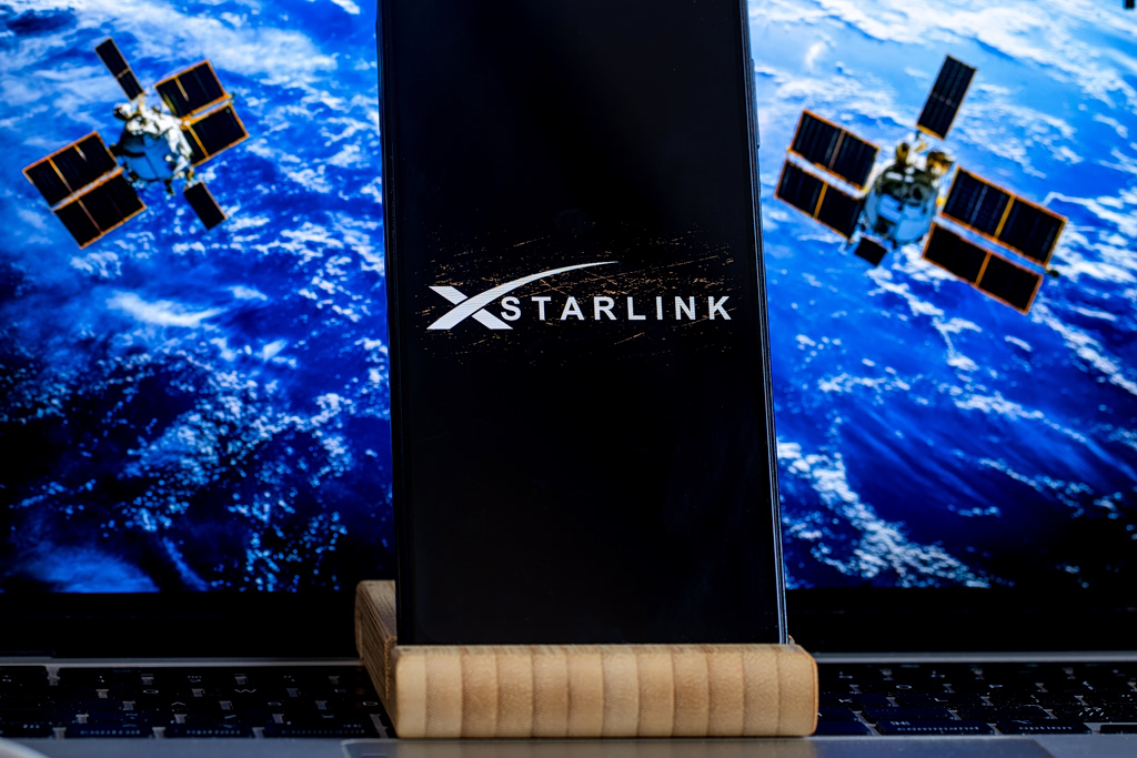 Starlink in Ukraine War: Hacks, Jamming, the Russia’s Dual Game