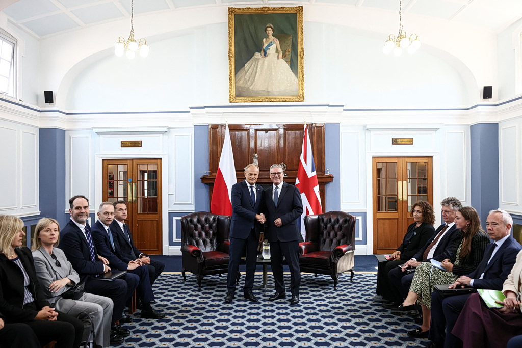 UK and Poland Sign New Defense Pact Amid Russia Fears