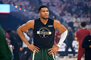 Antetokounmpo Opens Up on Wealth, Discipline and Kobe Bryant’s Lasting Influence