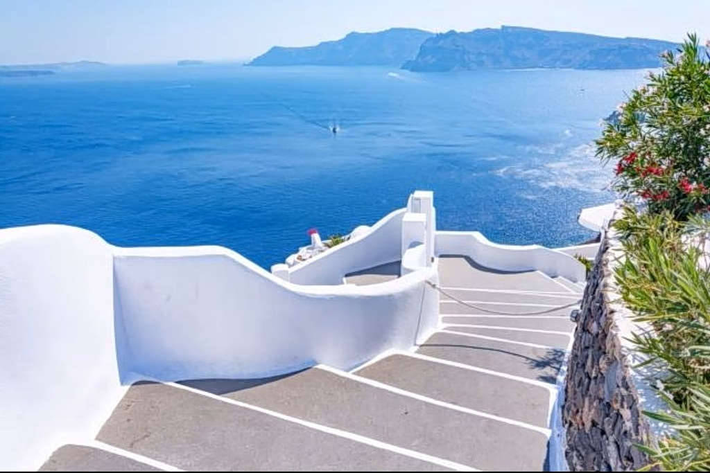 University of Florida Students Explore Sustainability Initiatives in Santorini