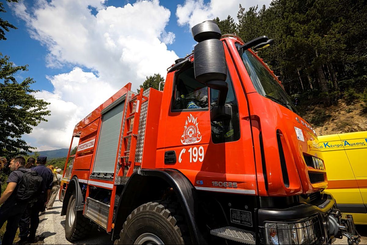 Giannitsa: Off-Duty Police Officer Rescues Two Girls from Burning Home