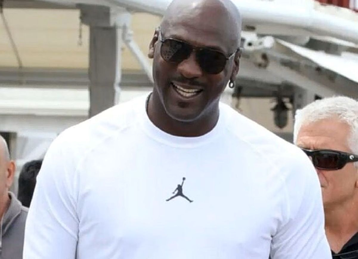 Michael Jordan Holidays in Mykonos Aboard Superyacht
