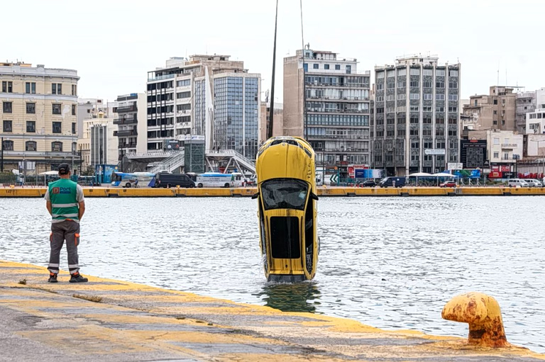 Taxi Driver Robbed at Knife Point in Athens Ride - tovima.com