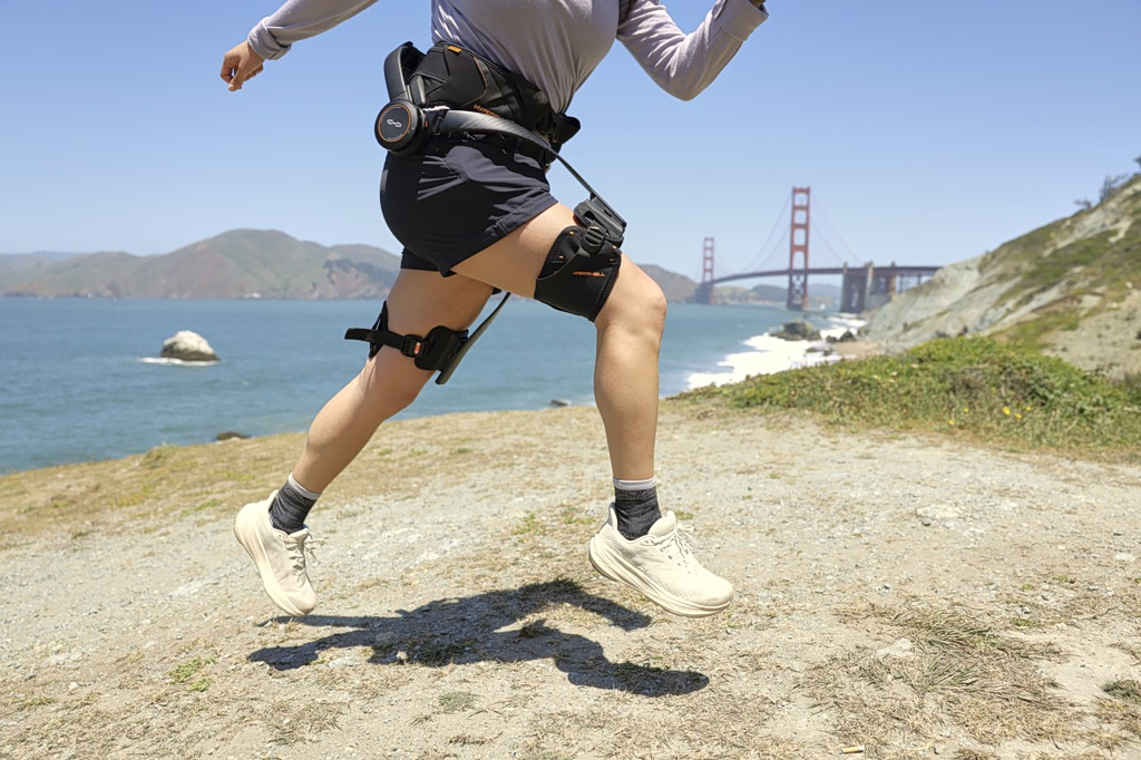 E-Hiking Is Here. You Can Tell by My 1,000-Watt Hips.