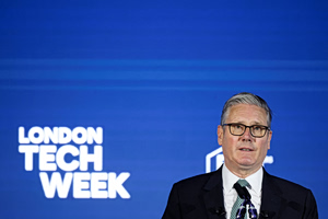 Starmer to Apple & Google: Block Nude Images on Kids’ Phones by September