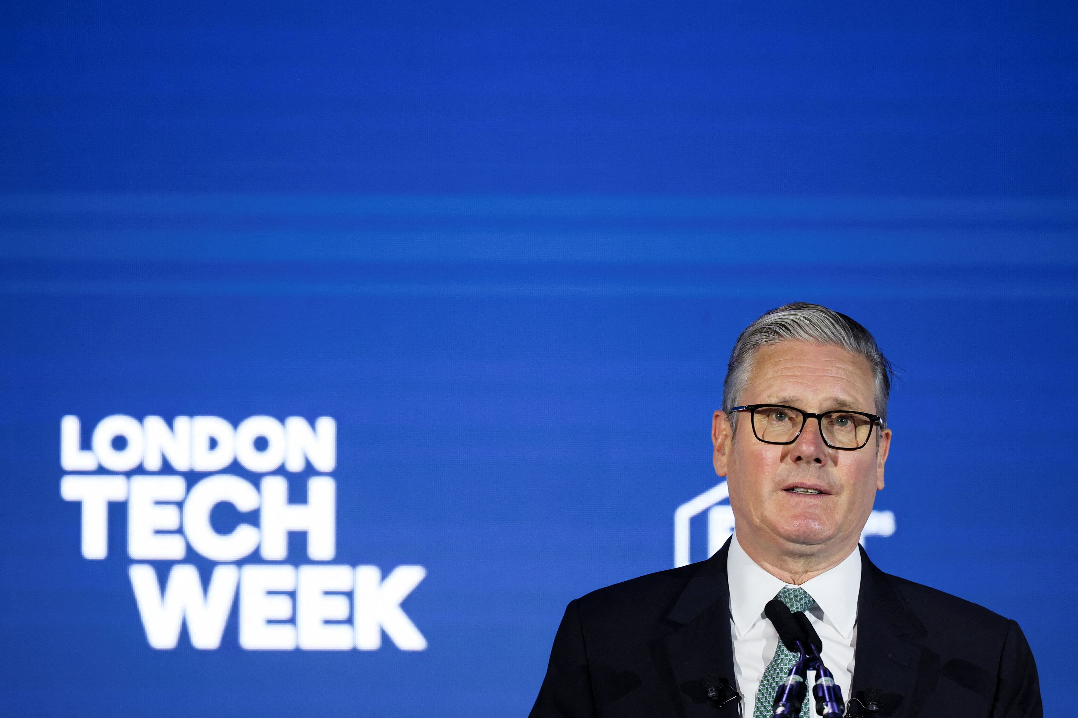 Starmer to Apple & Google: Block Nude Images on Kids’ Phones by September