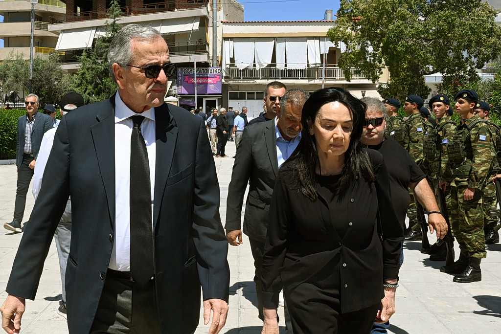 Former PM Samaras Keeps Government Guessing on New Party