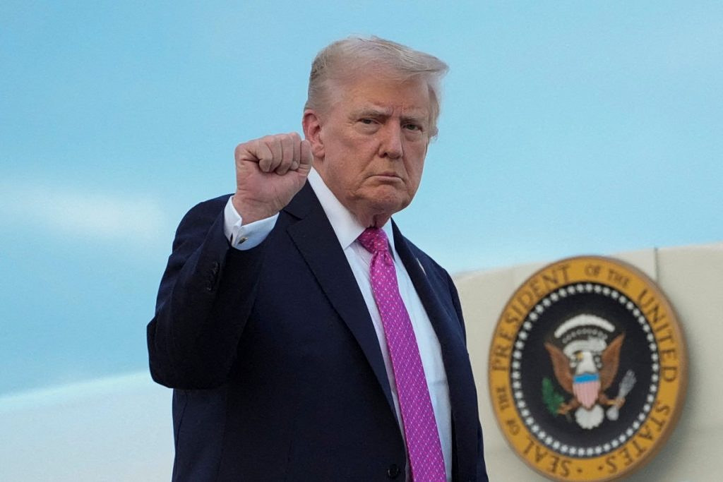 Trump Warns Iran: “We Will Hit Them Hard Again Today”