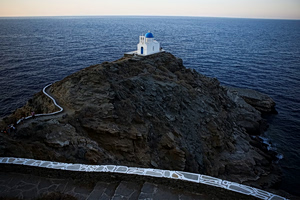 Sifnos Offers New Incentives to Attract Doctors