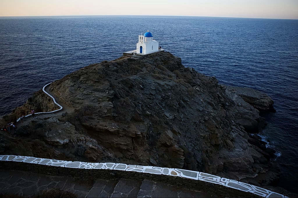 Sifnos Offers New Incentives to Attract Doctors
