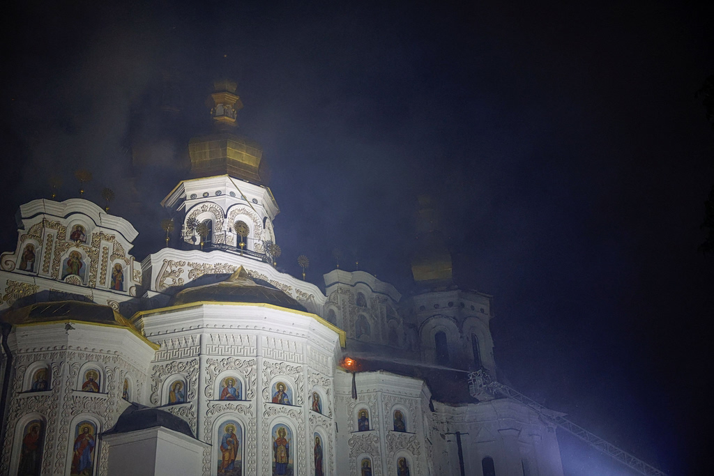 Ukraine Strikes Bridges to Crimea as Russia Hits Kyiv