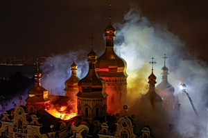 Ukraine Strikes Bridges to Crimea as Russia Hits Kyiv