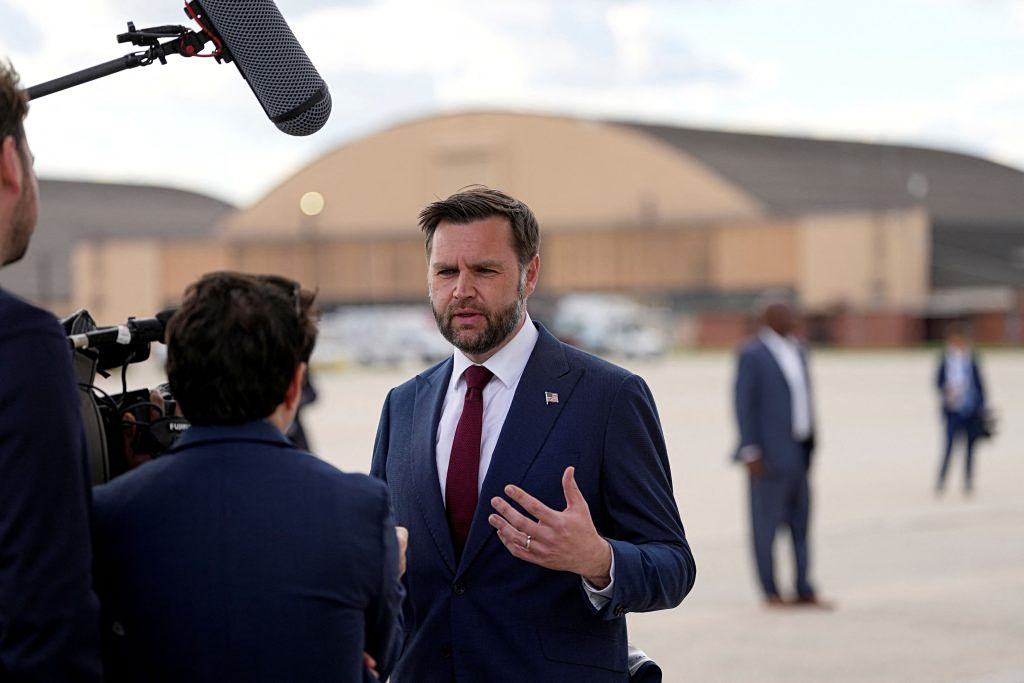 Vance: Iran Deal in Dual-Phases, Strait of Hormuz Stays Free
