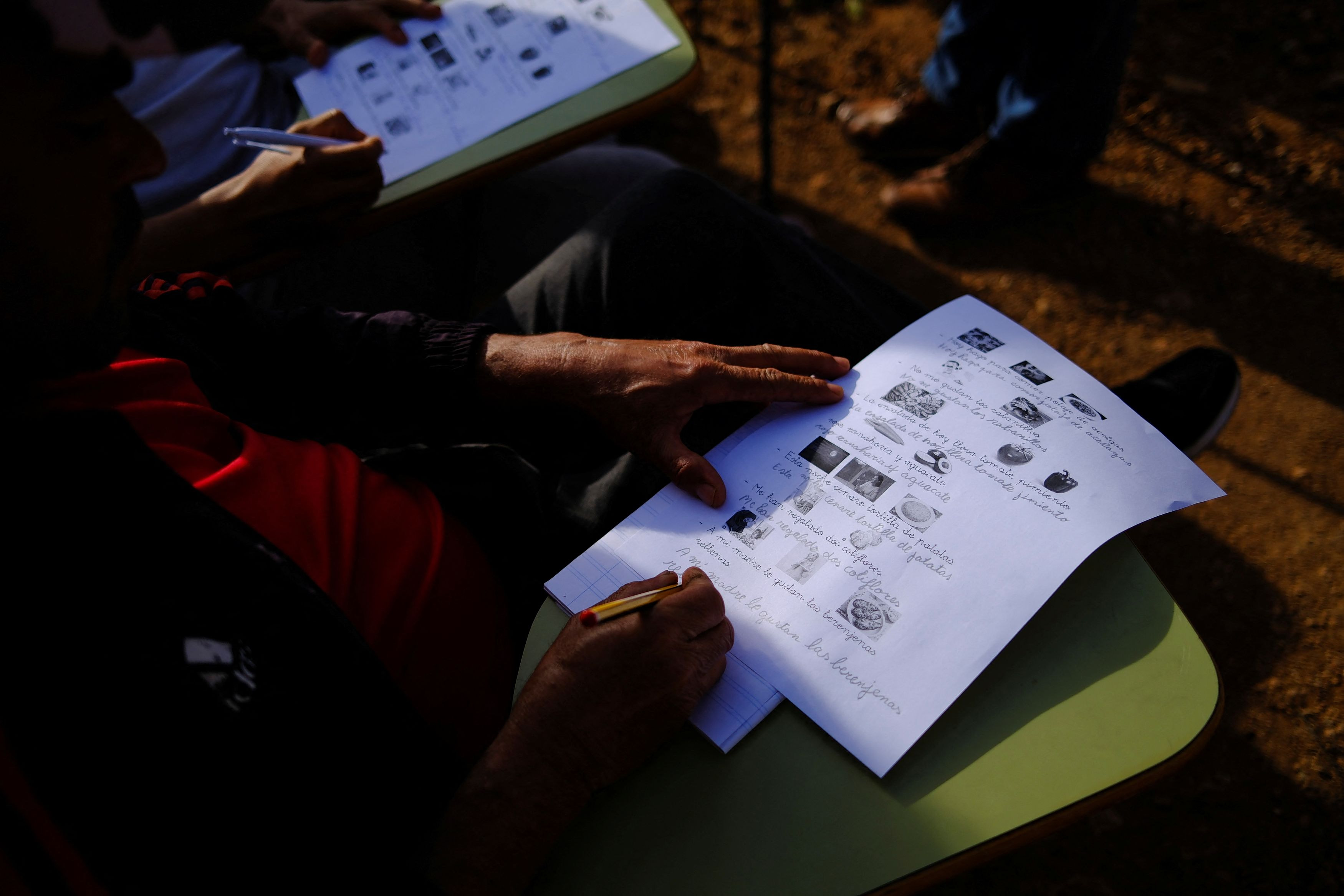 Spain Receives 900,000 Migrant Legalization Requests