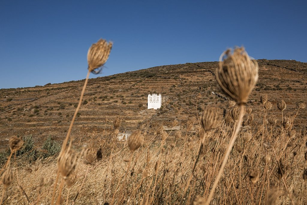 Alonnisos and Tinos Declared in Water Shortage Emergency