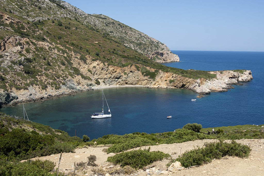 Greek Islands Face Severe Water Shortages Amid Peak Season
