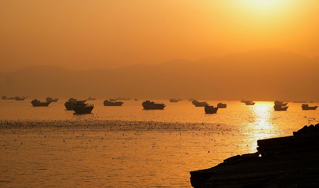 Iran Estimates $40 Billion Windfall From Reopening Hormuz With Gulf States
