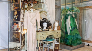 A Dressing Room Becomes a Living Tribute to Aliki Vougiouklaki