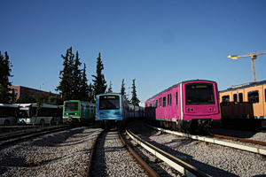 Athens Commuters Swelter on Transit Without AC