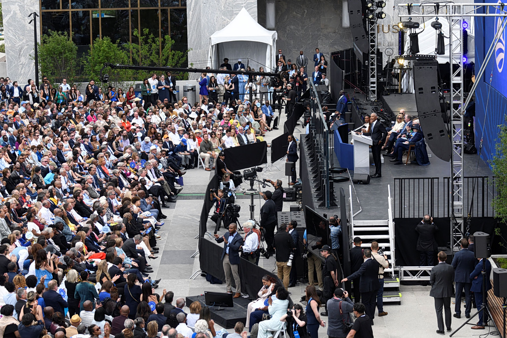 Obamas Open Presidential Center With Hollywood Stars and Subtle Digs at Trump