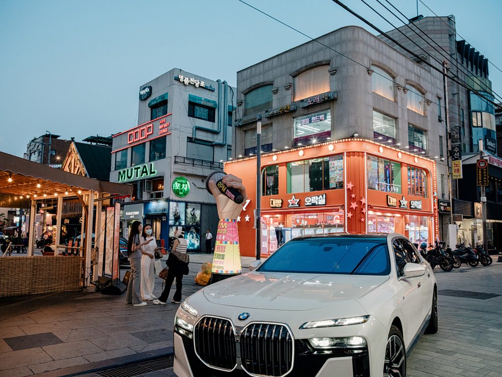 Crazy Rich Returns Lure Cabbies and Even Kids to Red-Hot Asian Markets