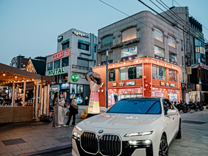 Crazy Rich Returns Lure Cabbies and Even Kids to Red-Hot Asian Markets