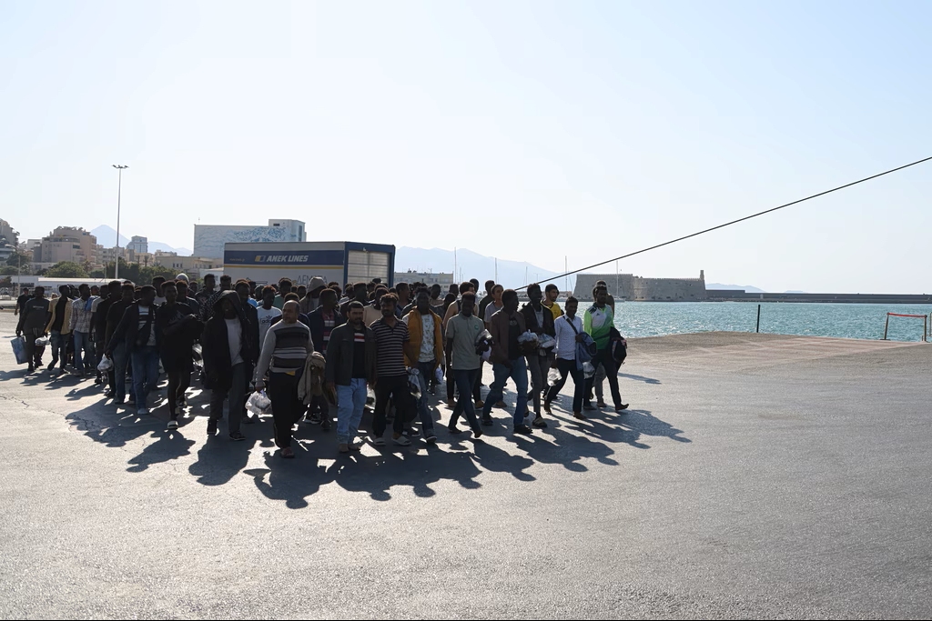 Athens Accelerates Asylum Revocations as Migration Pressure on Crete Persists