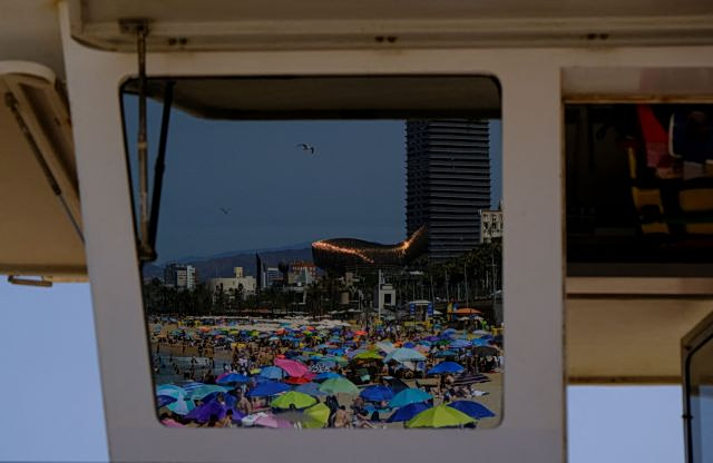 Europeans Prepare for Heatwave with Temperatures Near 40C