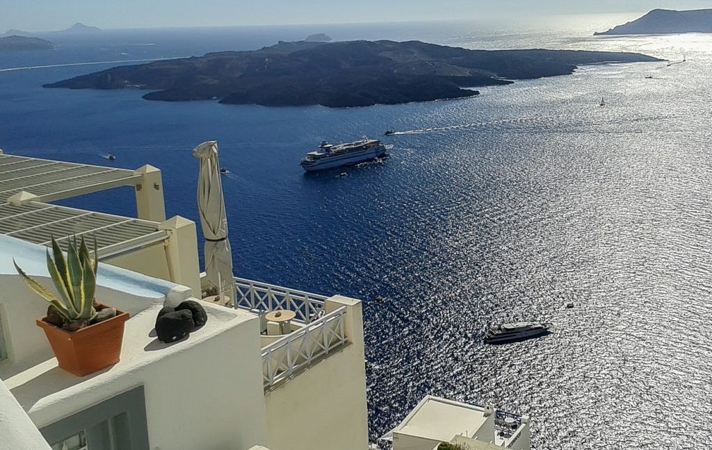 Santorini Faces Cruise Disruption as Bus Operators Strike