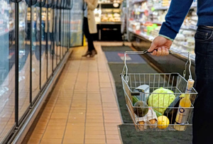 Rising Prices Drive Greek Shoppers on a Hunt for Bargains