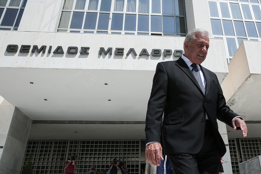 Avramopoulos Immunity Request Heads to Parliament