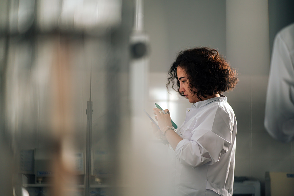 Greek Scientific Research on Ice and Researchers in Poverty