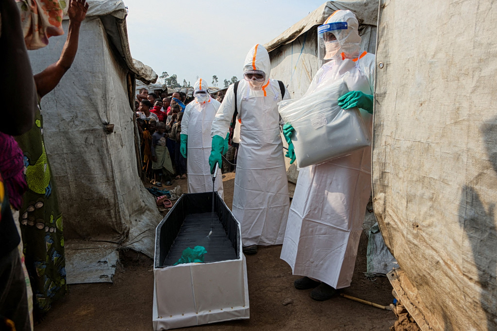 US Sends Ebola Treatment to Congo as Trials Near